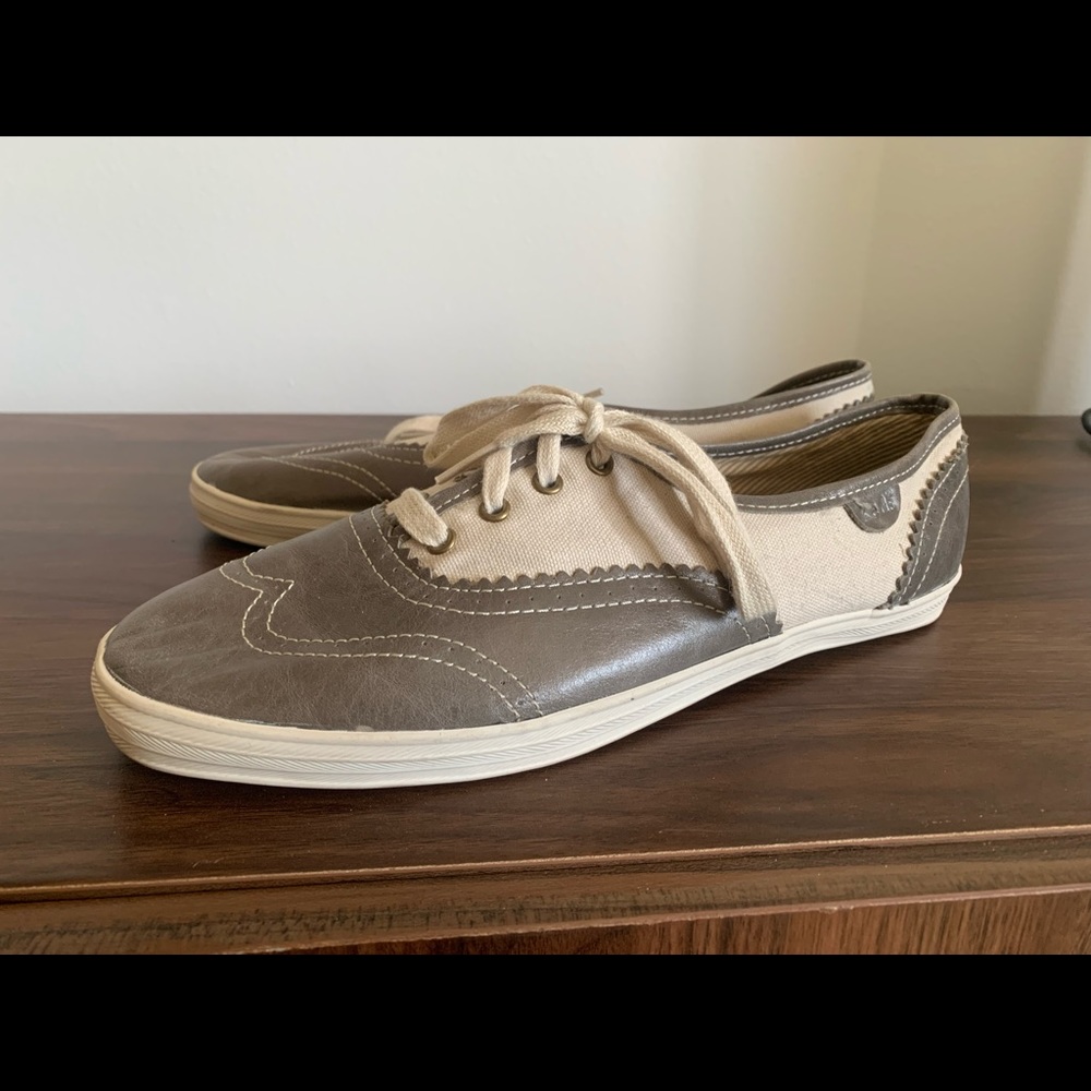 Cushioned Heeled Retro Keds